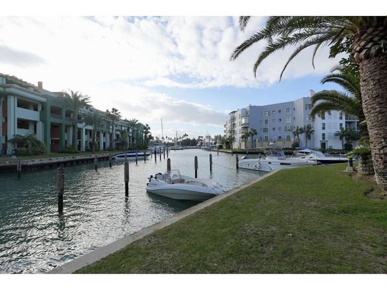 Foto 2 de Dúplex en venda a Puerto de Sotogrande-La Marina de 4 habitacions amb terrassa i piscina