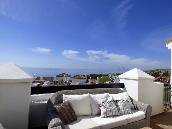 Foto 1 de Àtic en venda a La Alcaidesa de 2 habitacions amb terrassa i piscina