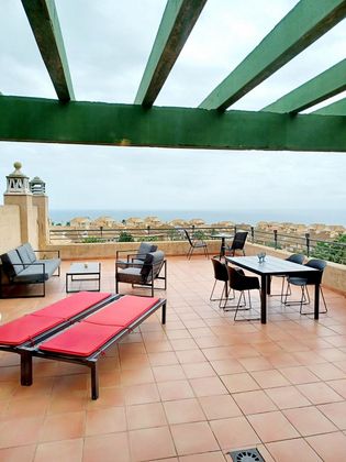 Foto 1 de Piso en venta en La Alcaidesa de 2 habitaciones con terraza y piscina
