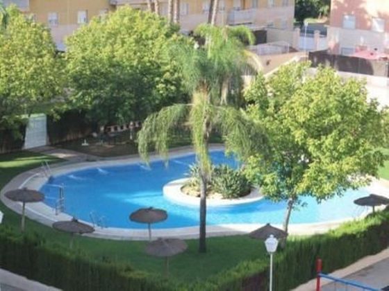 Foto 1 de Pis en venda a Poniente-Norte - Miralbaida - Parque Azahara de 3 habitacions amb terrassa i piscina