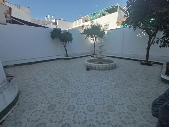 Foto 1 de Casa en venda a Huerta de la Reina - Trassierra de 5 habitacions amb terrassa i jardí