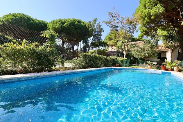 Foto 1 de Venta de chalet en Roche de 4 habitaciones con terraza y piscina