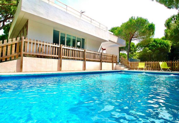 Foto 1 de Xalet en venda a Roche de 4 habitacions amb terrassa i piscina