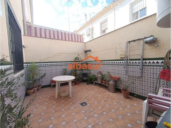 Foto 1 de Casa adossada en venda a Campo de la Verdad - Miraflores de 5 habitacions amb terrassa i balcó