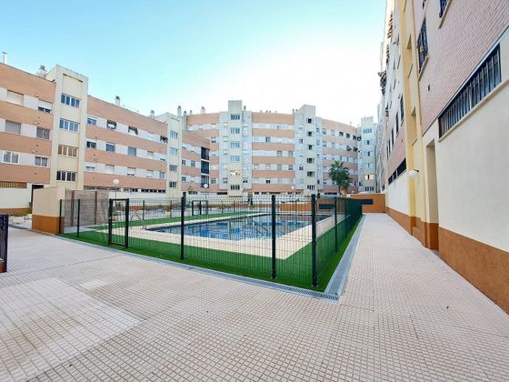 Foto 1 de Venta de piso en plaza El Moreal de 3 habitaciones con terraza y piscina