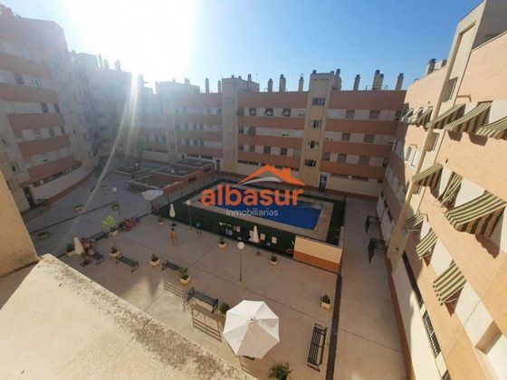Foto 1 de Pis en venda a calle Periodista Eduardo Baro de 2 habitacions amb terrassa i piscina