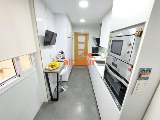 Foto 1 de Pis en venda a pasaje Estepona de 2 habitacions amb garatge i balcó