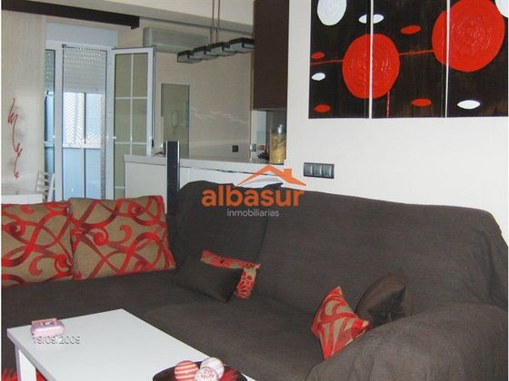 Foto 2 de Àtic en venda a calle Batalla de Los Cueros de 2 habitacions amb terrassa i aire acondicionat