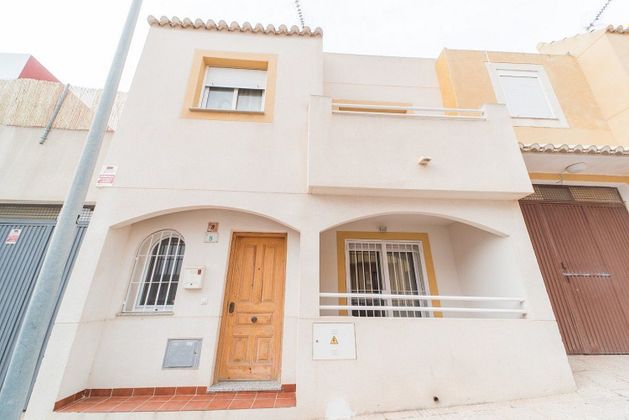 Foto 1 de Casa en venta en calle Bitacora de 3 habitaciones con terraza y garaje