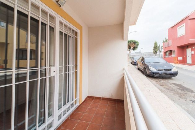 Foto 2 de Casa en venda a calle Bitacora de 3 habitacions amb terrassa i garatge