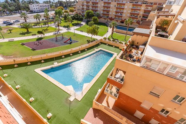 Foto 2 de Piso en venta en calle Costablanca de 2 habitaciones con terraza y piscina