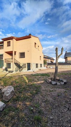 Foto 1 de Alquiler de casa adosada en Pueblo - Urb. Norte de 5 habitaciones con garaje y jardín