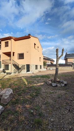 Foto 2 de Casa adossada en lloguer a Pueblo - Urb. Norte de 5 habitacions amb garatge i jardí