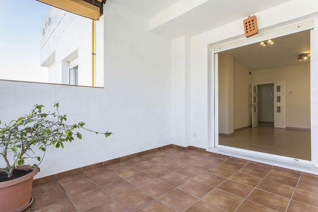 Foto 2 de Pis en venda a avenida Valdecarretas de 3 habitacions amb terrassa i garatge