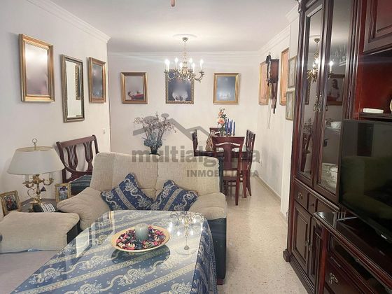 Foto 1 de Pis en venda a V Centenario-Piletas-Capuchinos de 4 habitacions amb garatge i aire acondicionat