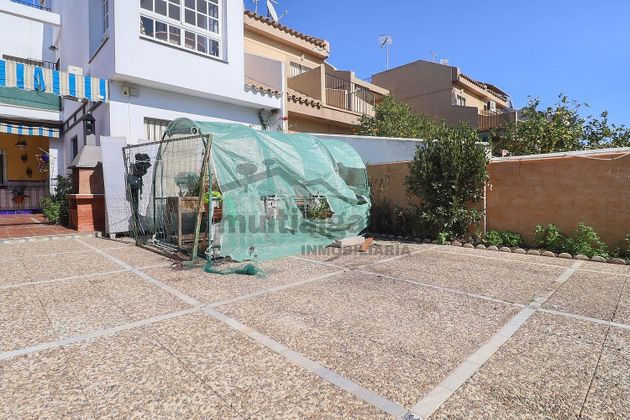 Foto 2 de Casa adossada en venda a El Pino-Bajo de Guía de 4 habitacions amb terrassa i jardí