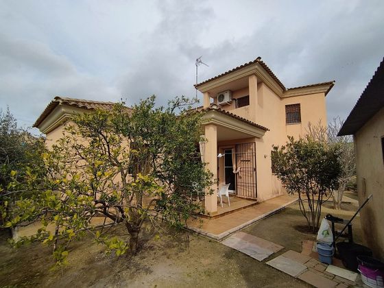 Foto 1 de Xalet en venda a calle Guadalcazar de 4 habitacions amb terrassa i jardí
