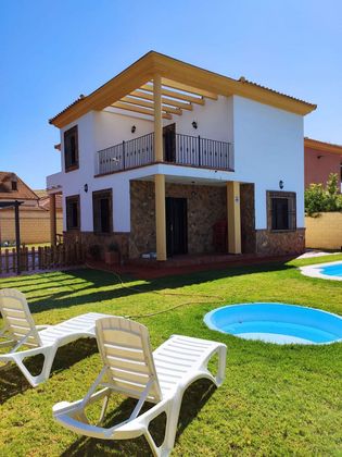 Foto 1 de Xalet en venda a calle Blas Infante de 4 habitacions amb terrassa i piscina