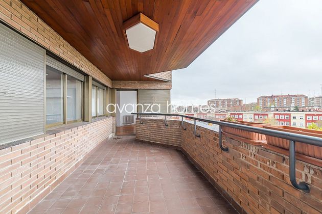 Foto 1 de Piso en alquiler en Nueva España de 4 habitaciones con terraza y piscina