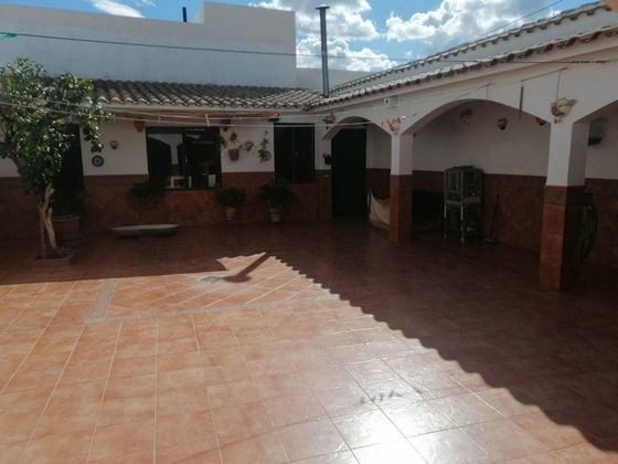 Foto 2 de Casa en venta en Carpio (El) de 4 habitaciones con terraza y piscina