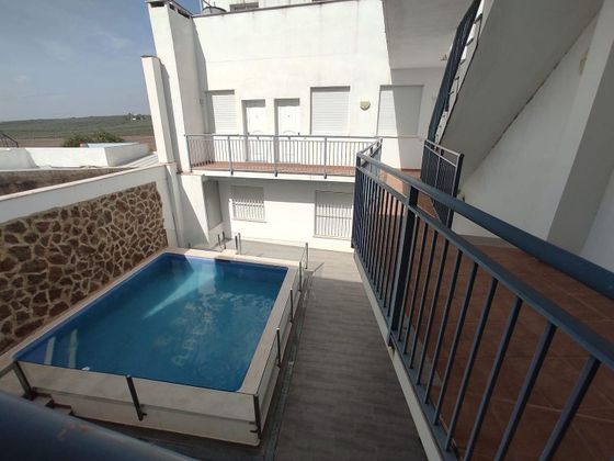 Foto 2 de Piso en alquiler en Carpio (El) de 1 habitación con terraza y piscina