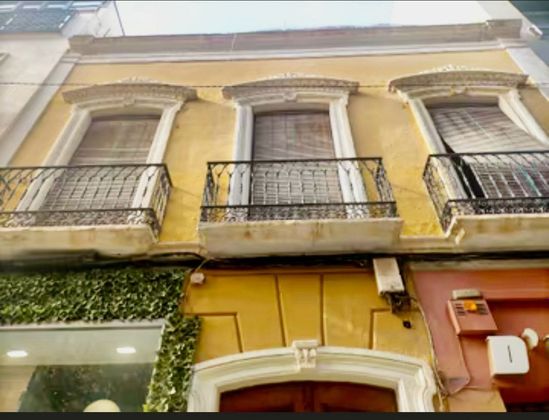 Foto 2 de Casa adossada en venda a Centro - Almería de 5 habitacions amb terrassa