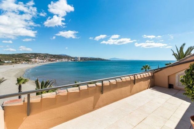 Foto 1 de Àtic en venda a Puerto de Sotogrande-La Marina de 2 habitacions amb terrassa i jardí