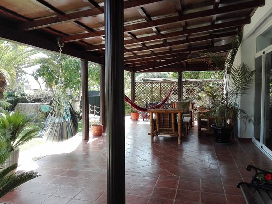 Foto 2 de Venta de casa en Vistahermosa  - Fuentebravía de 4 habitaciones con piscina y jardín