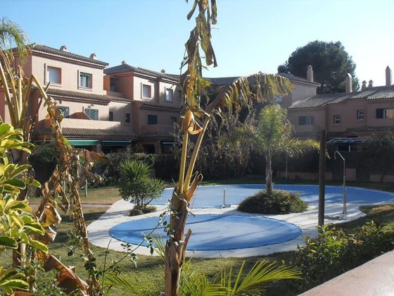 Foto 2 de Casa adossada en lloguer a Vistahermosa  - Fuentebravía de 3 habitacions amb piscina i jardí