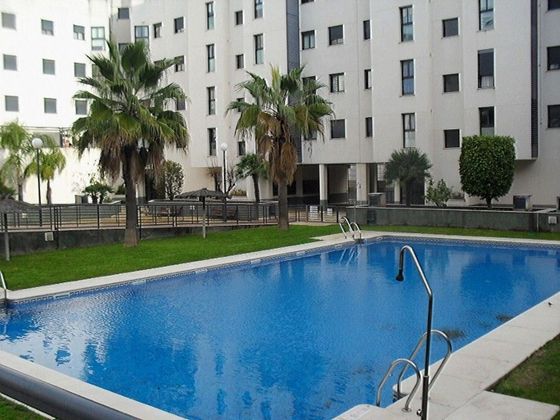 Foto 1 de Ático en alquiler en Ctra Sanlúcar-Zona Cuatro Pinos de 3 habitaciones con terraza y piscina