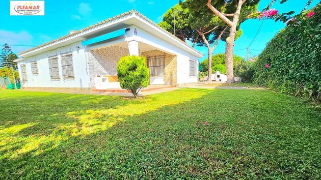 Foto 1 de Casa rural en venda a Centro - Zona Playas de 4 habitacions amb terrassa i jardí