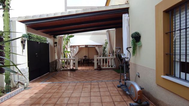 Foto 1 de Casa en venda a calle Medina Azahara de 5 habitacions amb terrassa i aire acondicionat