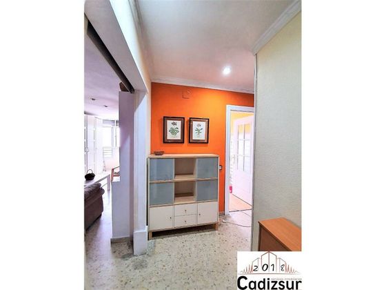 Foto 1 de Alquiler de piso en Cortadura - Zona Franca  de 2 habitaciones con terraza y muebles