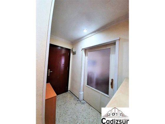 Foto 2 de Alquiler de piso en Cortadura - Zona Franca  de 2 habitaciones con terraza y muebles