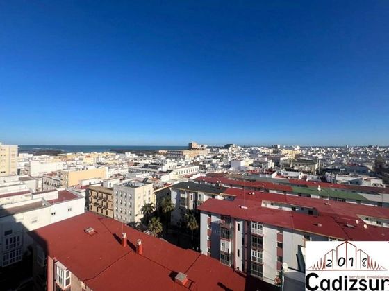 Foto 1 de Piso en venta en La Caleta - La Viña de 4 habitaciones con terraza y aire acondicionado