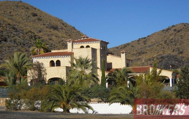 Foto 1 de Casa en venta en Villaricos de 5 habitaciones con terraza y piscina