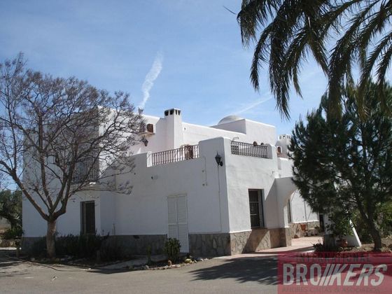 Foto 1 de Casa en venta en Vera Ciudad de 8 habitaciones con terraza y piscina