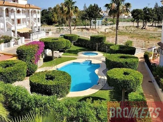 Foto 1 de Dúplex en lloguer a Cala Marqués de 3 habitacions amb terrassa i piscina