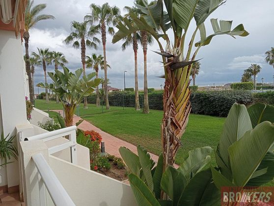 Foto 2 de Alquiler de piso en El Playazo de 1 habitación con terraza y piscina