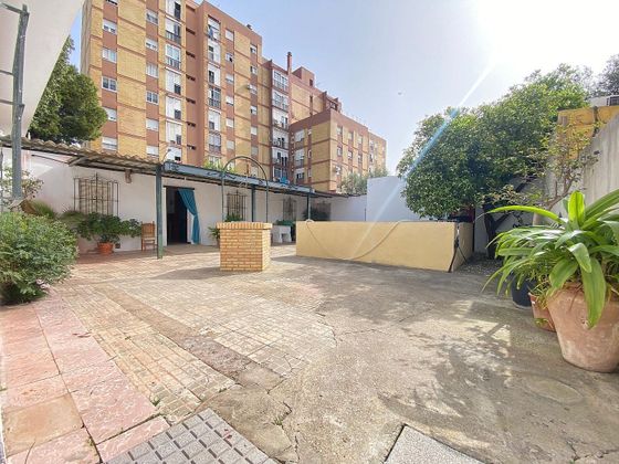 Foto 2 de Chalet en venta en Este-Delicias de 5 habitaciones con terraza y piscina