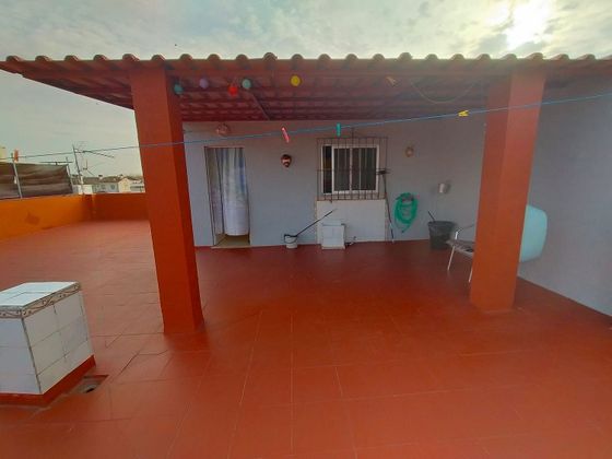 Foto 2 de Chalet en venta en Este-Delicias de 3 habitaciones con terraza y garaje