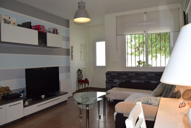 Foto 2 de Casa adossada en venda a calle Durazno de 2 habitacions amb terrassa i balcó