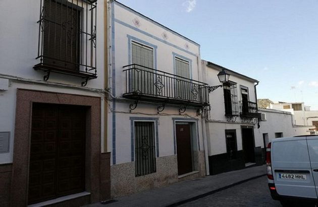 Foto 2 de Chalet en venta en Aguilar de la Frontera de 4 habitaciones con balcón