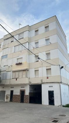 Foto 1 de Venta de piso en La Línea de la Concepción ciudad de 3 habitaciones con terraza y balcón