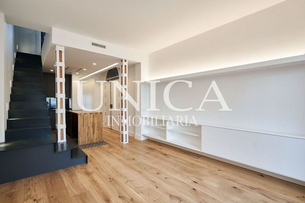 Foto 2 de Dúplex en venda a Justicia - Chueca de 3 habitacions amb balcó i aire acondicionat