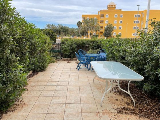Foto 2 de Pis en venda a calle Delfin de 2 habitacions amb terrassa i piscina