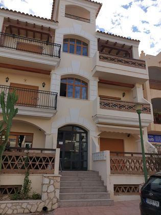 Foto 2 de Venta de piso en calle La Esperanza de 2 habitaciones con terraza y piscina