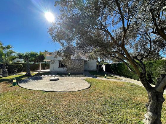 Foto 2 de Xalet en venda a paseo De Las Palmeras de 5 habitacions amb terrassa i piscina