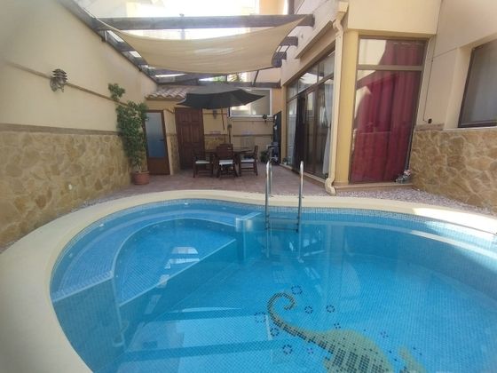 Foto 2 de Casa adosada en venta en calle Cadiz de 3 habitaciones con terraza y piscina