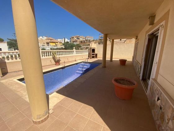Foto 2 de Xalet en venda a calle Miguel de Inamuno de 3 habitacions amb terrassa i piscina